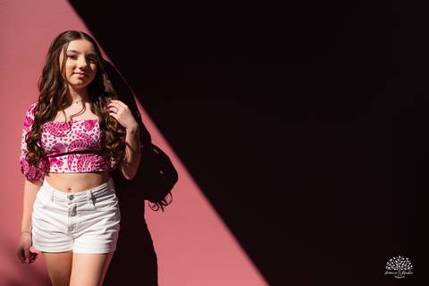 Ensaio 15 anos Diulya - debutante - fotografia de 15 anos - ensaio externo - Chácara Família Fiss - debutante Pelotas - fotógrafo Pelotas - fotografia luz natural - expectativa dos 15 anos - Antonio Rocha Fotografias - fumaça colorida - balão de 15 anos'