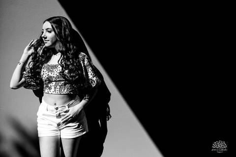 Ensaio 15 anos Diulya - debutante - fotografia de 15 anos - ensaio externo - Chácara Família Fiss - debutante Pelotas - fotógrafo Pelotas - fotografia luz natural - expectativa dos 15 anos - Antonio Rocha Fotografias - fumaça colorida - balão de 15 anos'