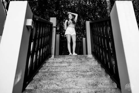 Ensaio 15 anos Diulya - debutante - fotografia de 15 anos - ensaio externo - Chácara Família Fiss - debutante Pelotas - fotógrafo Pelotas - fotografia luz natural - expectativa dos 15 anos - Antonio Rocha Fotografias - fumaça colorida - balão de 15 anos'