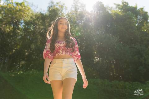 Ensaio 15 anos Diulya - debutante - fotografia de 15 anos - ensaio externo - Chácara Família Fiss - debutante Pelotas - fotógrafo Pelotas - fotografia luz natural - expectativa dos 15 anos - Antonio Rocha Fotografias - fumaça colorida - balão de 15 anos'