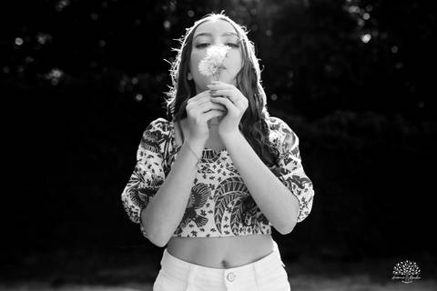 Ensaio 15 anos Diulya - debutante - fotografia de 15 anos - ensaio externo - Chácara Família Fiss - debutante Pelotas - fotógrafo Pelotas - fotografia luz natural - expectativa dos 15 anos - Antonio Rocha Fotografias - fumaça colorida - balão de 15 anos'