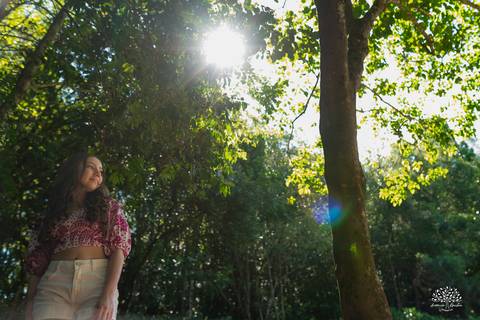 Ensaio 15 anos Diulya - debutante - fotografia de 15 anos - ensaio externo - Chácara Família Fiss - debutante Pelotas - fotógrafo Pelotas - fotografia luz natural - expectativa dos 15 anos - Antonio Rocha Fotografias - fumaça colorida - balão de 15 anos'