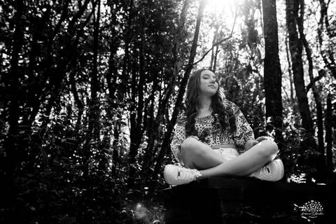 Ensaio 15 anos Diulya - debutante - fotografia de 15 anos - ensaio externo - Chácara Família Fiss - debutante Pelotas - fotógrafo Pelotas - fotografia luz natural - expectativa dos 15 anos - Antonio Rocha Fotografias - fumaça colorida - balão de 15 anos'