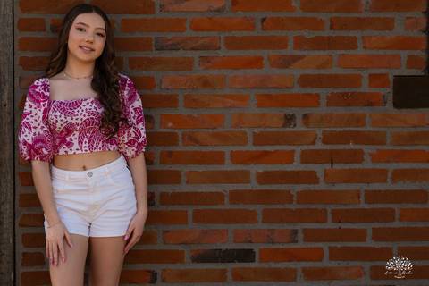 Ensaio 15 anos Diulya - debutante - fotografia de 15 anos - ensaio externo - Chácara Família Fiss - debutante Pelotas - fotógrafo Pelotas - fotografia luz natural - expectativa dos 15 anos - Antonio Rocha Fotografias - fumaça colorida - balão de 15 anos'