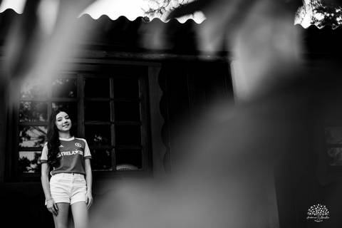 Ensaio 15 anos Diulya - debutante - fotografia de 15 anos - ensaio externo - Chácara Família Fiss - debutante Pelotas - fotógrafo Pelotas - fotografia luz natural - expectativa dos 15 anos - Antonio Rocha Fotografias - fumaça colorida - balão de 15 anos'