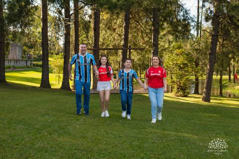 Ensaio 15 anos Diulya - debutante - fotografia de 15 anos - ensaio externo - Chácara Família Fiss - debutante Pelotas - fotógrafo Pelotas - fotografia luz natural - expectativa dos 15 anos - Antonio Rocha Fotografias - fumaça colorida - balão de 15 anos'