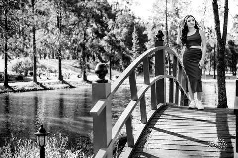 Ensaio 15 anos Diulya - debutante - fotografia de 15 anos - ensaio externo - Chácara Família Fiss - debutante Pelotas - fotógrafo Pelotas - fotografia luz natural - expectativa dos 15 anos - Antonio Rocha Fotografias - fumaça colorida - balão de 15 anos'