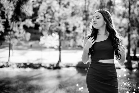 Ensaio 15 anos Diulya - debutante - fotografia de 15 anos - ensaio externo - Chácara Família Fiss - debutante Pelotas - fotógrafo Pelotas - fotografia luz natural - expectativa dos 15 anos - Antonio Rocha Fotografias - fumaça colorida - balão de 15 anos'