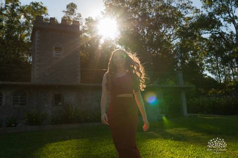 Ensaio 15 anos Diulya - debutante - fotografia de 15 anos - ensaio externo - Chácara Família Fiss - debutante Pelotas - fotógrafo Pelotas - fotografia luz natural - expectativa dos 15 anos - Antonio Rocha Fotografias - fumaça colorida - balão de 15 anos'