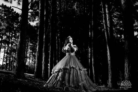 Ensaio 15 anos Diulya - debutante - fotografia de 15 anos - ensaio externo - Chácara Família Fiss - debutante Pelotas - fotógrafo Pelotas - fotografia luz natural - expectativa dos 15 anos - Antonio Rocha Fotografias - fumaça colorida - balão de 15 anos'