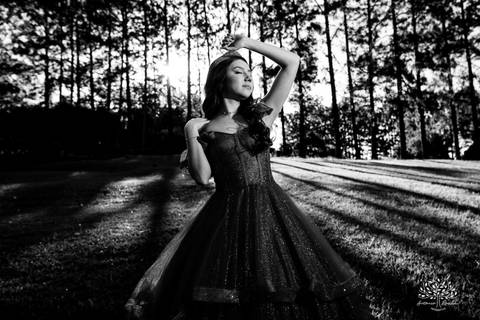 Ensaio 15 anos Diulya - debutante - fotografia de 15 anos - ensaio externo - Chácara Família Fiss - debutante Pelotas - fotógrafo Pelotas - fotografia luz natural - expectativa dos 15 anos - Antonio Rocha Fotografias - fumaça colorida - balão de 15 anos'