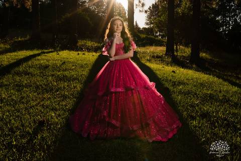 Ensaio 15 anos Diulya - debutante - fotografia de 15 anos - ensaio externo - Chácara Família Fiss - debutante Pelotas - fotógrafo Pelotas - fotografia luz natural - expectativa dos 15 anos - Antonio Rocha Fotografias - fumaça colorida - balão de 15 anos'