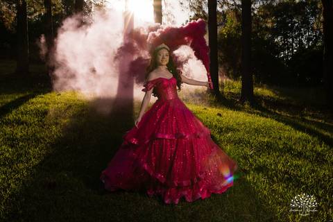 Ensaio 15 anos Diulya - debutante - fotografia de 15 anos - ensaio externo - Chácara Família Fiss - debutante Pelotas - fotógrafo Pelotas - fotografia luz natural - expectativa dos 15 anos - Antonio Rocha Fotografias - fumaça colorida - balão de 15 anos'