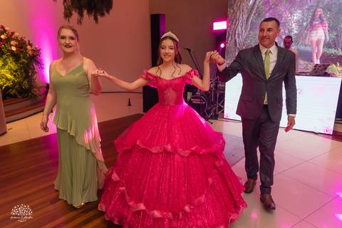 15 anos - debutante - festa de 15 - Diulya - família - celebração - valsa - pista de dança - making of - memórias - fotografia – san sebastian – pelotas – antonio rocha fotografias - aniversário 15 anos - abertura da pista de dança - vestido de 15 anos'