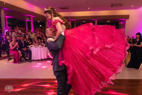 15 anos - debutante - festa de 15 - Diulya - família - celebração - valsa - pista de dança - making of - memórias - fotografia – san sebastian – pelotas – antonio rocha fotografias - aniversário 15 anos - abertura da pista de dança - vestido de 15 anos'