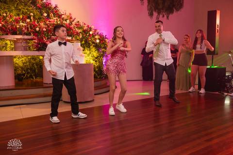 15 anos - debutante - festa de 15 - Diulya - família - celebração - valsa - pista de dança - making of - memórias - fotografia – san sebastian – pelotas – antonio rocha fotografias - aniversário 15 anos - abertura da pista de dança - vestido de 15 anos'