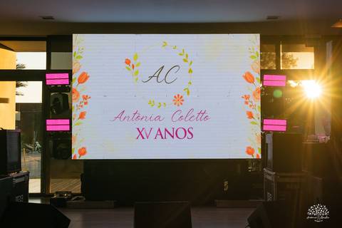 vestido de 15 anos - espaço vida - os saraivas - banda retroverso - flores'