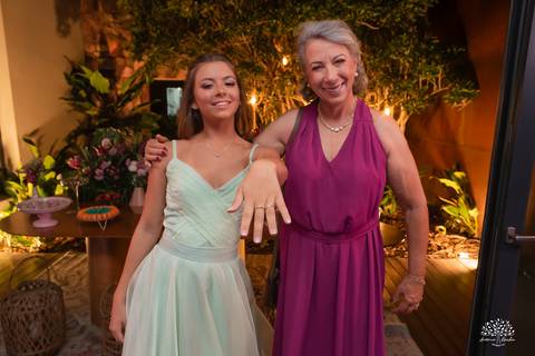 vestido de 15 anos - espaço vida - os saraivas - banda retroverso - flores'