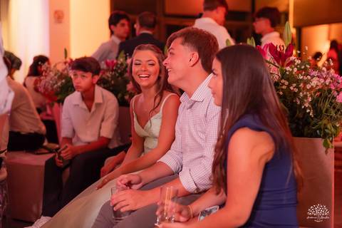 vestido de 15 anos - espaço vida - os saraivas - banda retroverso - flores'