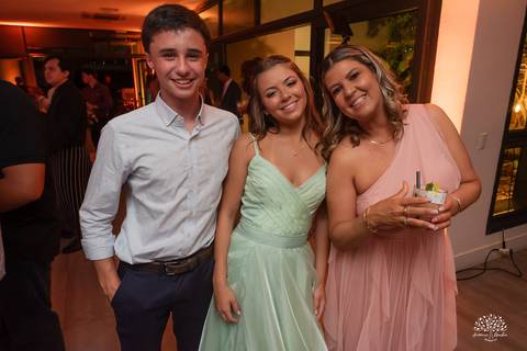 vestido de 15 anos - espaço vida - os saraivas - banda retroverso - flores'