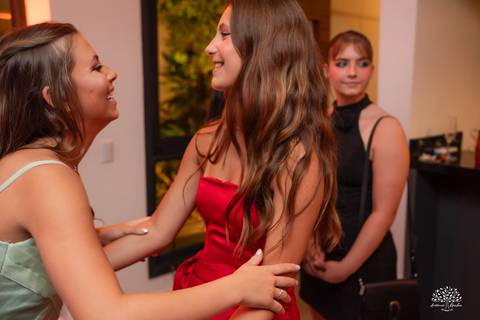 vestido de 15 anos - espaço vida - os saraivas - banda retroverso - flores'