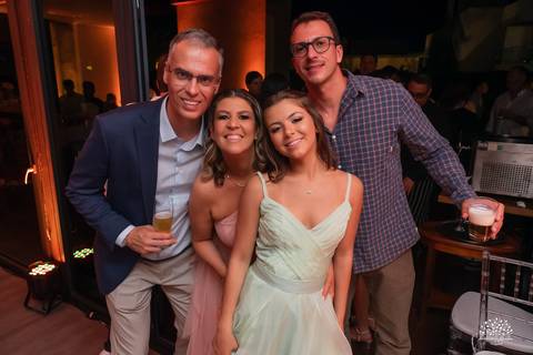 vestido de 15 anos - espaço vida - os saraivas - banda retroverso - flores'