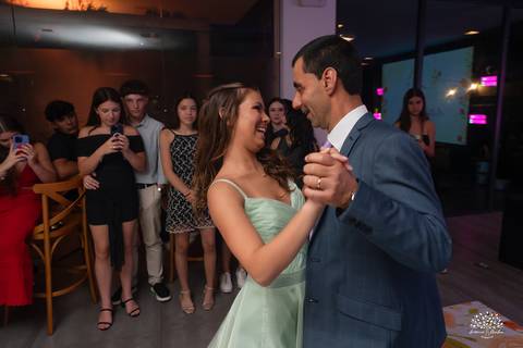 vestido de 15 anos - espaço vida - os saraivas - banda retroverso - flores'