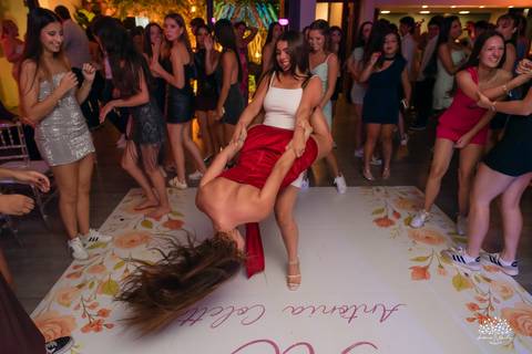 vestido de 15 anos - espaço vida - os saraivas - banda retroverso - flores'