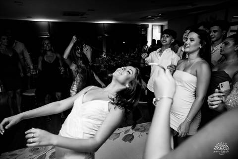 vestido de 15 anos - espaço vida - os saraivas - banda retroverso - flores'