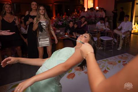 vestido de 15 anos - espaço vida - os saraivas - banda retroverso - flores'