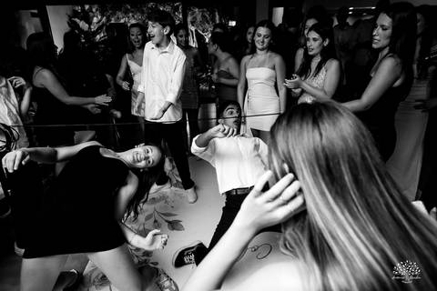 vestido de 15 anos - espaço vida - os saraivas - banda retroverso - flores'