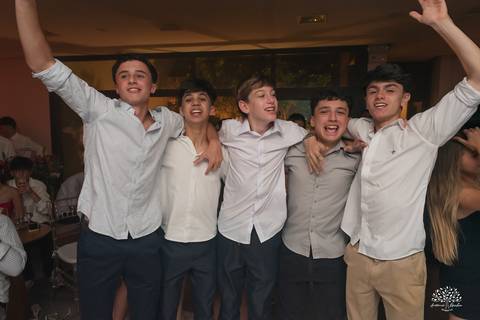 vestido de 15 anos - espaço vida - os saraivas - banda retroverso - flores'