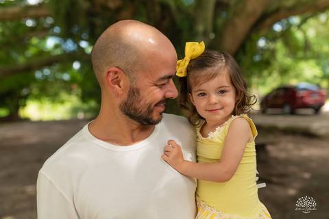 fotografia infantil – aniversário - festa infantil ao ar livre - memórias da infância - fotógrafo de família - salão Dom Manuel - festa debaixo da árvore - banho de piscina - bicicleta - carinho em família - Antonio Rocha Fotografias – Pelotas - Sol'