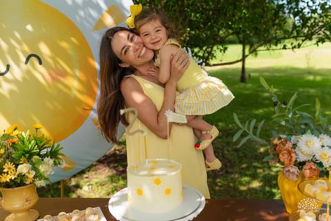 fotografia infantil – aniversário - festa infantil ao ar livre - memórias da infância - fotógrafo de família - salão Dom Manuel - festa debaixo da árvore - banho de piscina - bicicleta - carinho em família - Antonio Rocha Fotografias – Pelotas - Sol'