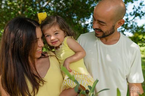 fotografia infantil – aniversário - festa infantil ao ar livre - memórias da infância - fotógrafo de família - salão Dom Manuel - festa debaixo da árvore - banho de piscina - bicicleta - carinho em família - Antonio Rocha Fotografias – Pelotas - Sol'