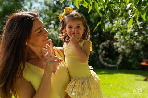 fotografia infantil – aniversário - festa infantil ao ar livre - memórias da infância - fotógrafo de família - salão Dom Manuel - festa debaixo da árvore - banho de piscina - bicicleta - carinho em família - Antonio Rocha Fotografias – Pelotas - Sol'