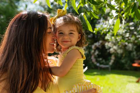fotografia infantil – aniversário - festa infantil ao ar livre - memórias da infância - fotógrafo de família - salão Dom Manuel - festa debaixo da árvore - banho de piscina - bicicleta - carinho em família - Antonio Rocha Fotografias – Pelotas - Sol'