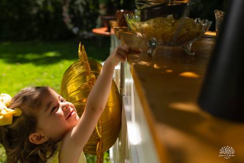 fotografia infantil – aniversário - festa infantil ao ar livre - memórias da infância - fotógrafo de família - salão Dom Manuel - festa debaixo da árvore - banho de piscina - bicicleta - carinho em família - Antonio Rocha Fotografias – Pelotas - Sol'