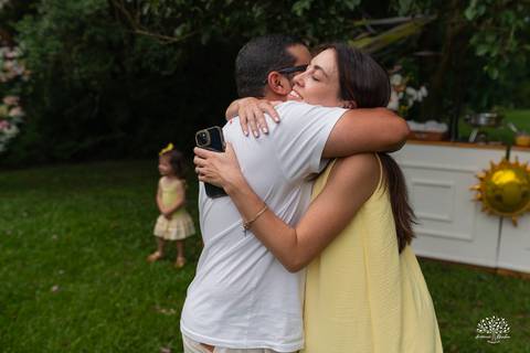 fotografia infantil – aniversário - festa infantil ao ar livre - memórias da infância - fotógrafo de família - salão Dom Manuel - festa debaixo da árvore - banho de piscina - bicicleta - carinho em família - Antonio Rocha Fotografias – Pelotas - Sol'