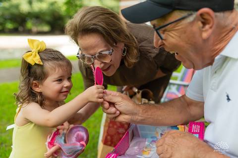 fotografia infantil – aniversário - festa infantil ao ar livre - memórias da infância - fotógrafo de família - salão Dom Manuel - festa debaixo da árvore - banho de piscina - bicicleta - carinho em família - Antonio Rocha Fotografias – Pelotas - Sol'