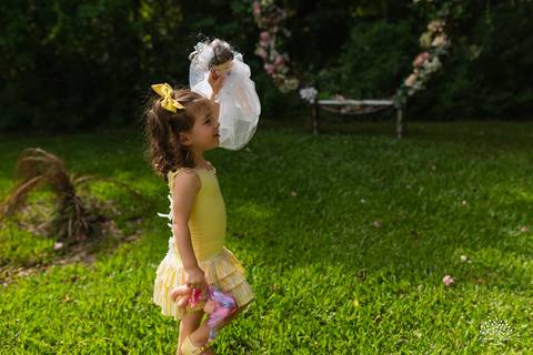 fotografia infantil – aniversário - festa infantil ao ar livre - memórias da infância - fotógrafo de família - salão Dom Manuel - festa debaixo da árvore - banho de piscina - bicicleta - carinho em família - Antonio Rocha Fotografias – Pelotas - Sol'