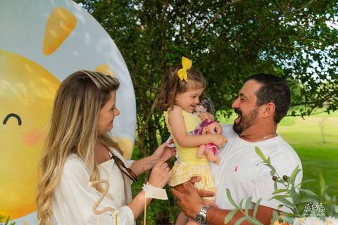 fotografia infantil – aniversário - festa infantil ao ar livre - memórias da infância - fotógrafo de família - salão Dom Manuel - festa debaixo da árvore - banho de piscina - bicicleta - carinho em família - Antonio Rocha Fotografias – Pelotas - Sol'