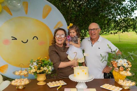 fotografia infantil – aniversário - festa infantil ao ar livre - memórias da infância - fotógrafo de família - salão Dom Manuel - festa debaixo da árvore - banho de piscina - bicicleta - carinho em família - Antonio Rocha Fotografias – Pelotas - Sol'