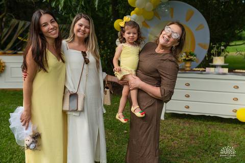 fotografia infantil – aniversário - festa infantil ao ar livre - memórias da infância - fotógrafo de família - salão Dom Manuel - festa debaixo da árvore - banho de piscina - bicicleta - carinho em família - Antonio Rocha Fotografias – Pelotas - Sol'