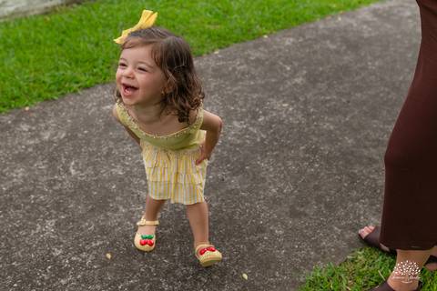 fotografia infantil – aniversário - festa infantil ao ar livre - memórias da infância - fotógrafo de família - salão Dom Manuel - festa debaixo da árvore - banho de piscina - bicicleta - carinho em família - Antonio Rocha Fotografias – Pelotas - Sol'