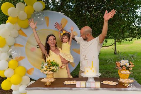 fotografia infantil – aniversário - festa infantil ao ar livre - memórias da infância - fotógrafo de família - salão Dom Manuel - festa debaixo da árvore - banho de piscina - bicicleta - carinho em família - Antonio Rocha Fotografias – Pelotas - Sol'