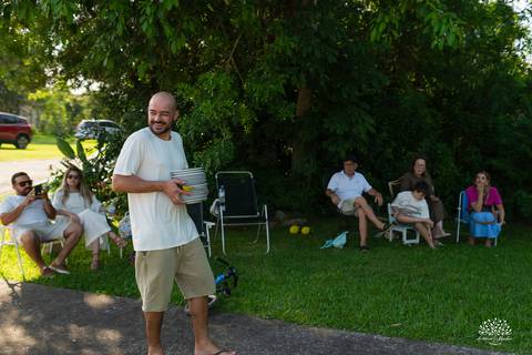fotografia infantil – aniversário - festa infantil ao ar livre - memórias da infância - fotógrafo de família - salão Dom Manuel - festa debaixo da árvore - banho de piscina - bicicleta - carinho em família - Antonio Rocha Fotografias – Pelotas - Sol'