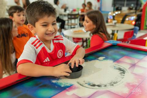 fotógrafo de festa infantil em Pelotas - fotografia infantil Pelotas - fotógrafo infantil Pelotas - aniversário infantil - festa de 5 anos - fotógrafo de aniversário - fotografia espontânea - festa infantil RS - patrimônio emocional - fotógrafo de criança'