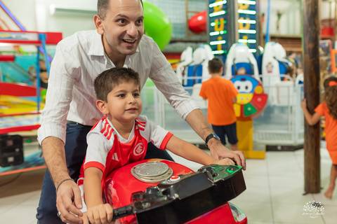 fotógrafo de festa infantil em Pelotas - fotografia infantil Pelotas - fotógrafo infantil Pelotas - aniversário infantil - festa de 5 anos - fotógrafo de aniversário - fotografia espontânea - festa infantil RS - patrimônio emocional - fotógrafo de criança'