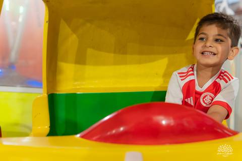 fotógrafo de festa infantil em Pelotas - fotografia infantil Pelotas - fotógrafo infantil Pelotas - aniversário infantil - festa de 5 anos - fotógrafo de aniversário - fotografia espontânea - festa infantil RS - patrimônio emocional - fotógrafo de criança'